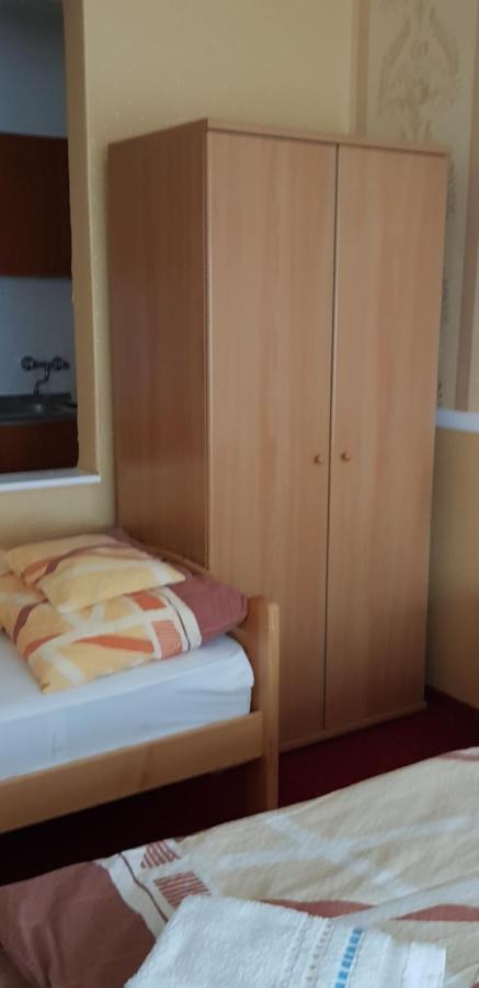 Kalman Panzio Bed & Breakfast Seghedin Exterior foto