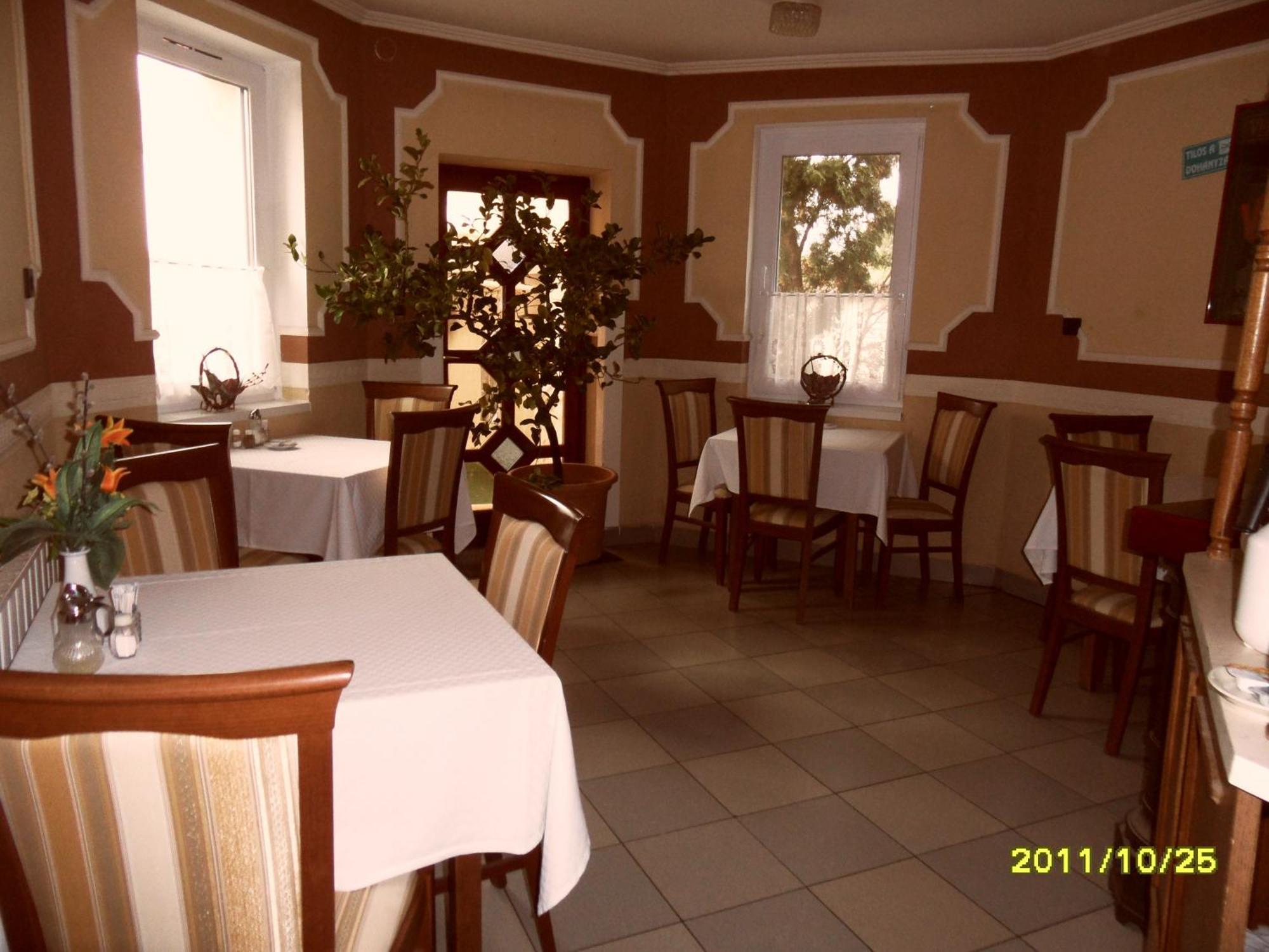 Kalman Panzio Bed & Breakfast Seghedin Exterior foto