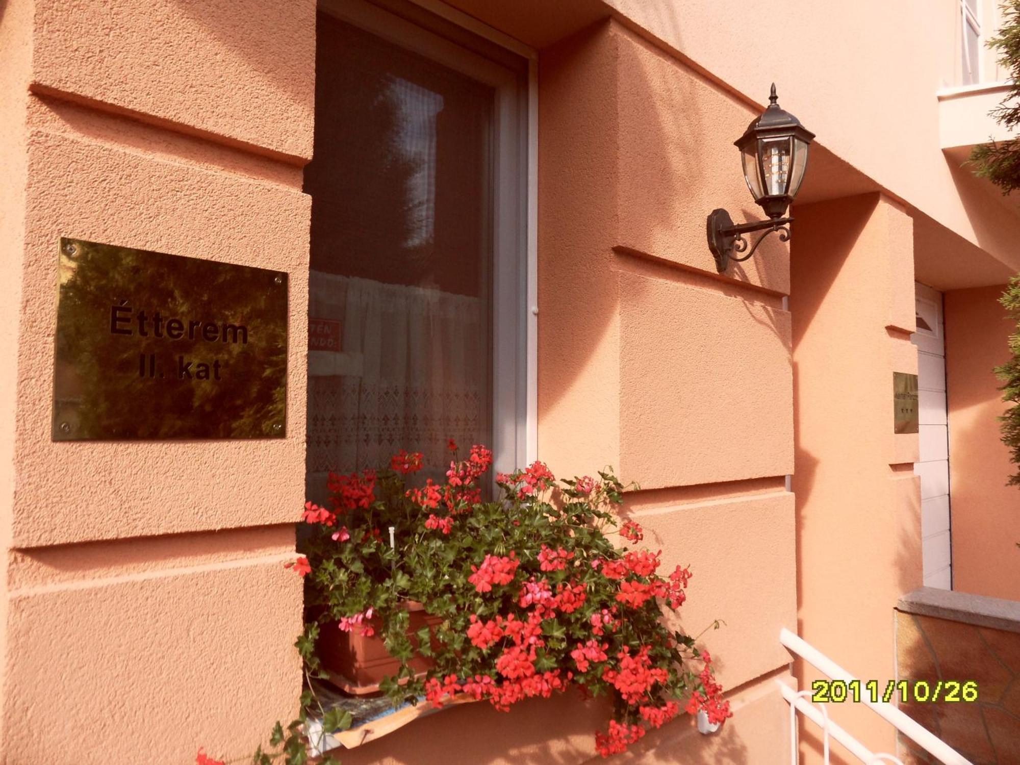 Kalman Panzio Bed & Breakfast Seghedin Exterior foto