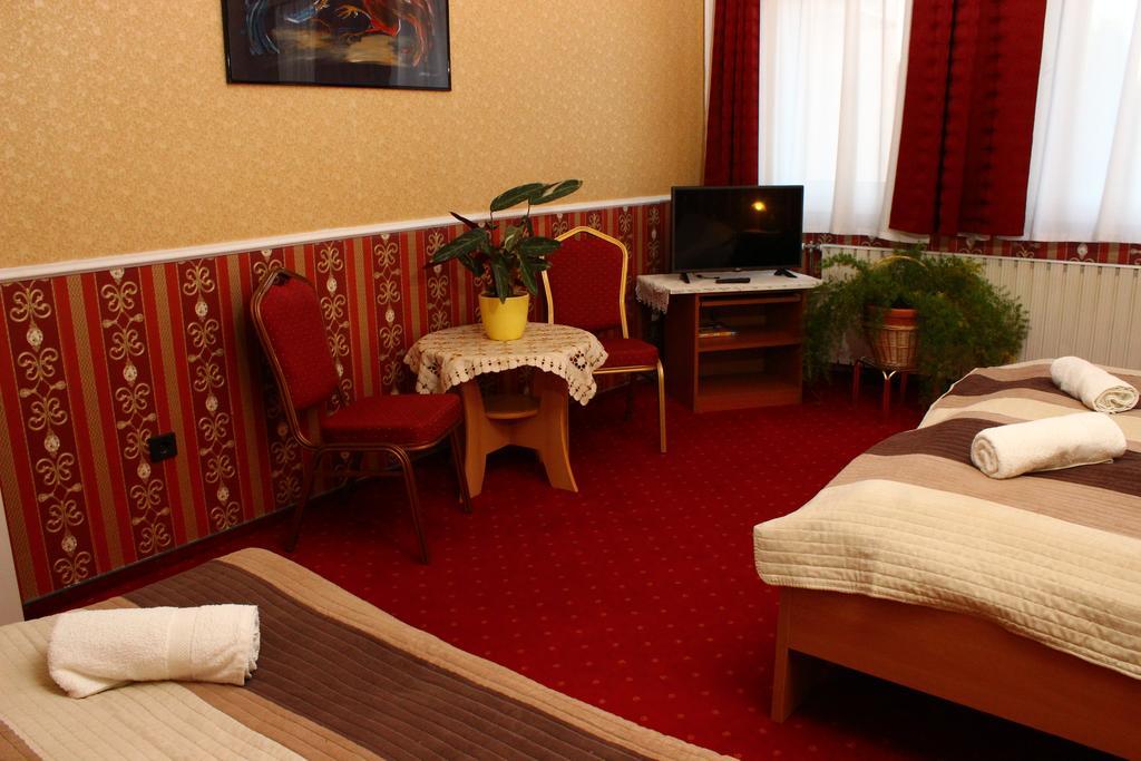 Kalman Panzio Bed & Breakfast Seghedin Exterior foto