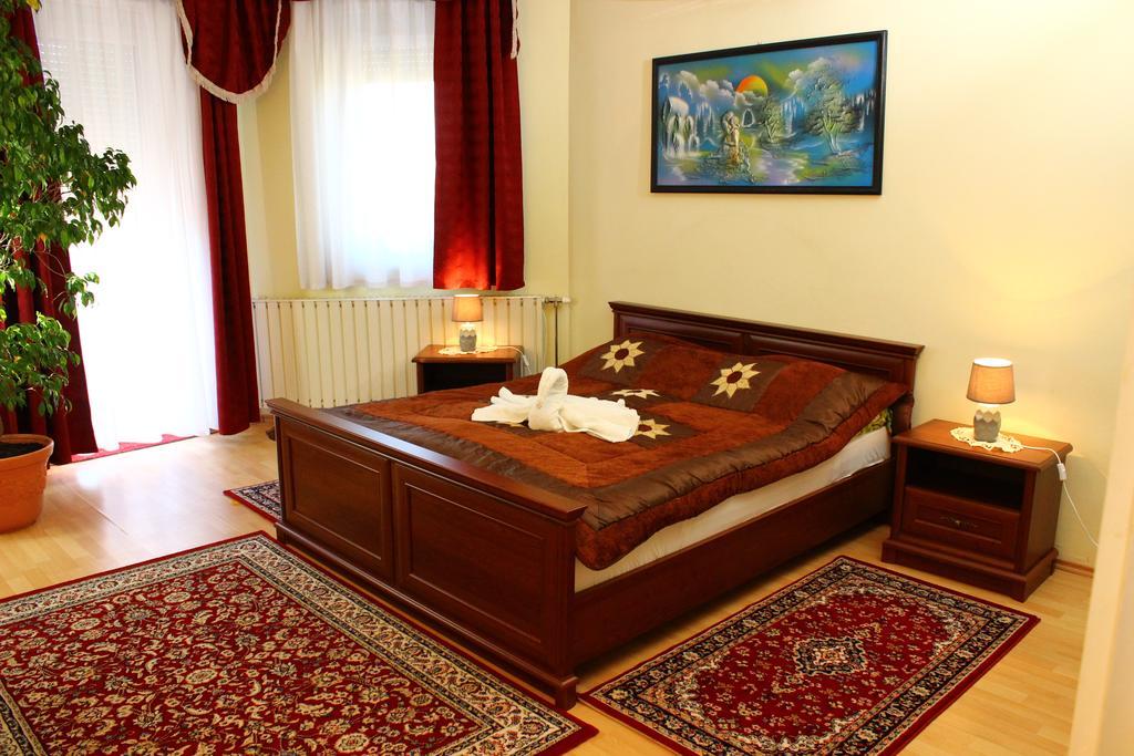 Kalman Panzio Bed & Breakfast Seghedin Exterior foto