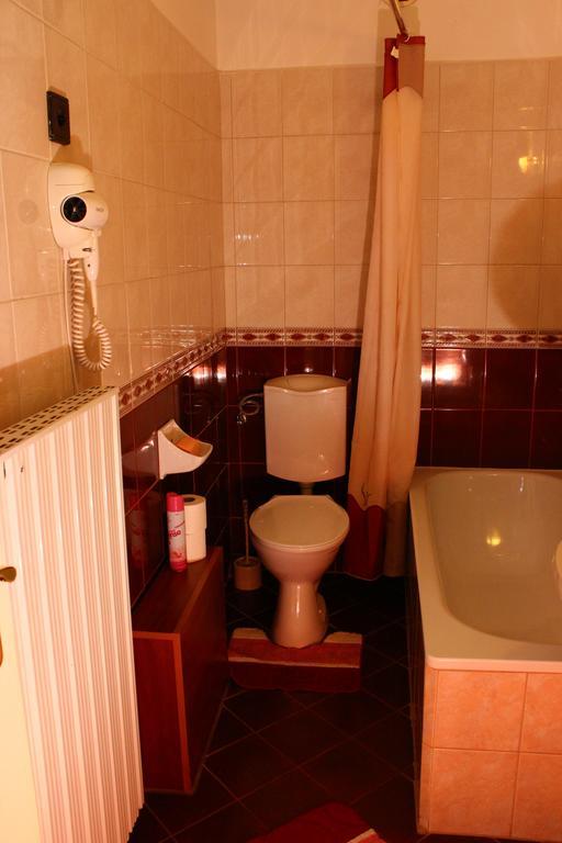 Kalman Panzio Bed & Breakfast Seghedin Exterior foto