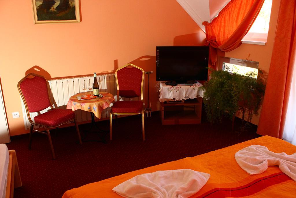 Kalman Panzio Bed & Breakfast Seghedin Exterior foto