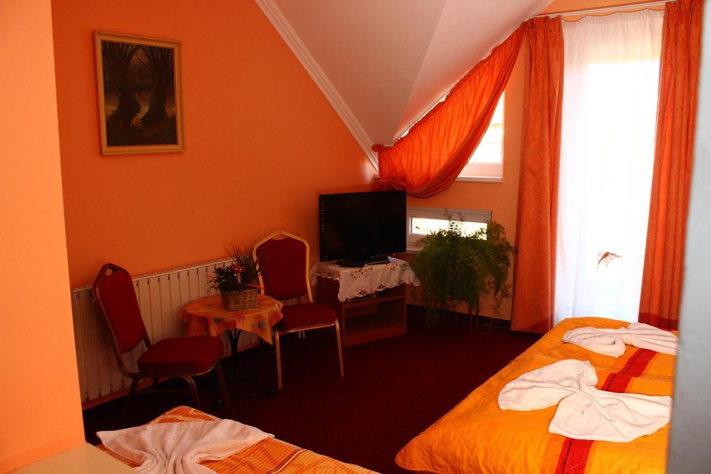 Kalman Panzio Bed & Breakfast Seghedin Exterior foto