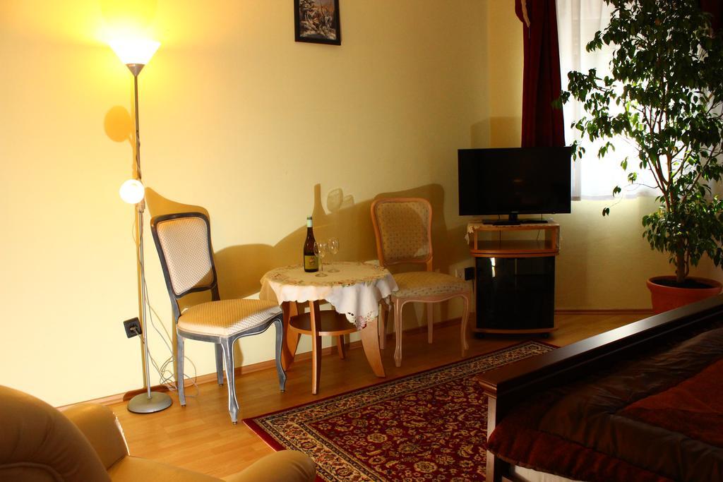Kalman Panzio Bed & Breakfast Seghedin Exterior foto