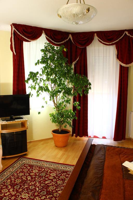Kalman Panzio Bed & Breakfast Seghedin Exterior foto
