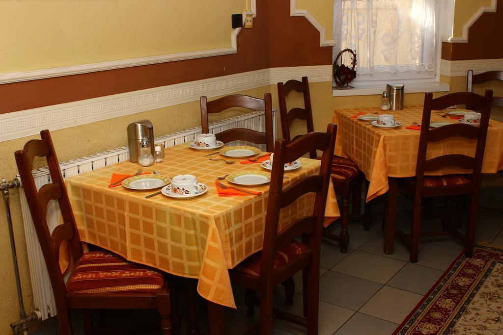 Kalman Panzio Bed & Breakfast Seghedin Exterior foto