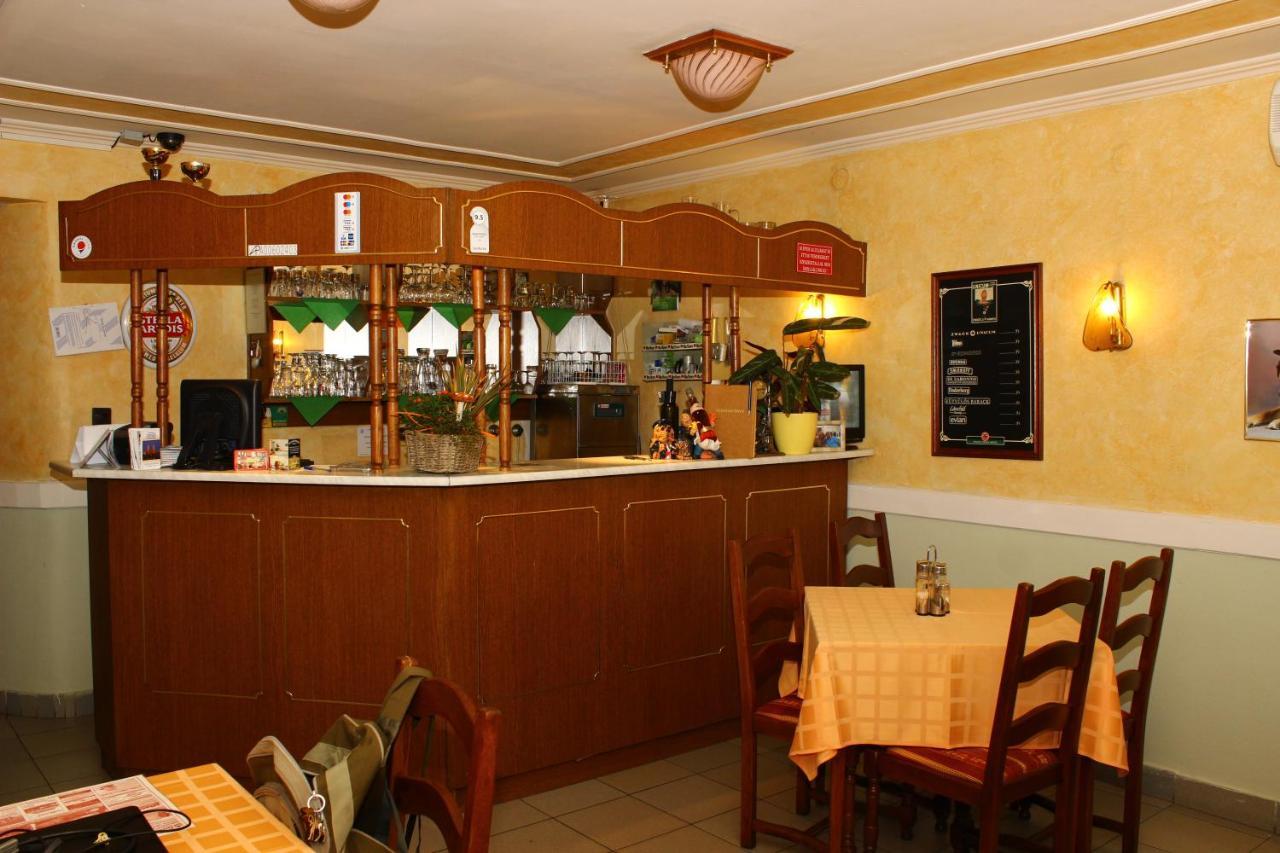 Kalman Panzio Bed & Breakfast Seghedin Exterior foto